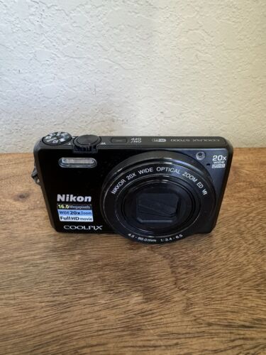 Nikon CoolPix S7000 16 megapixel fotocamera nera compatta testata e funziona - Foto 1 di 9