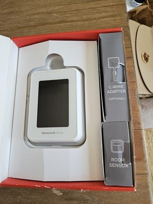 Honeywell Home T9 WiFi Smart Thermostat With Smart Room Sensor READ DESC