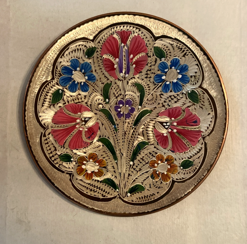 Vintage COBRE pintado a mano floral grabado? Placa de pared colgante 7-3/4 pulgadas - Imagen 2 de 13