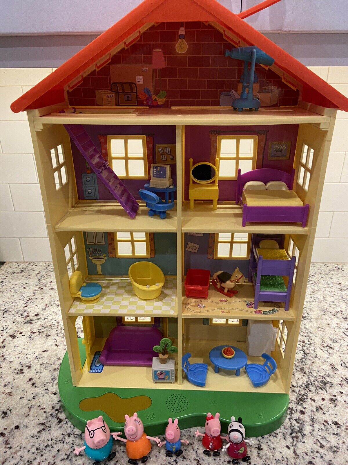 2003 Peppa Pig Large Family House 22.5 Playset w/lights, sounds