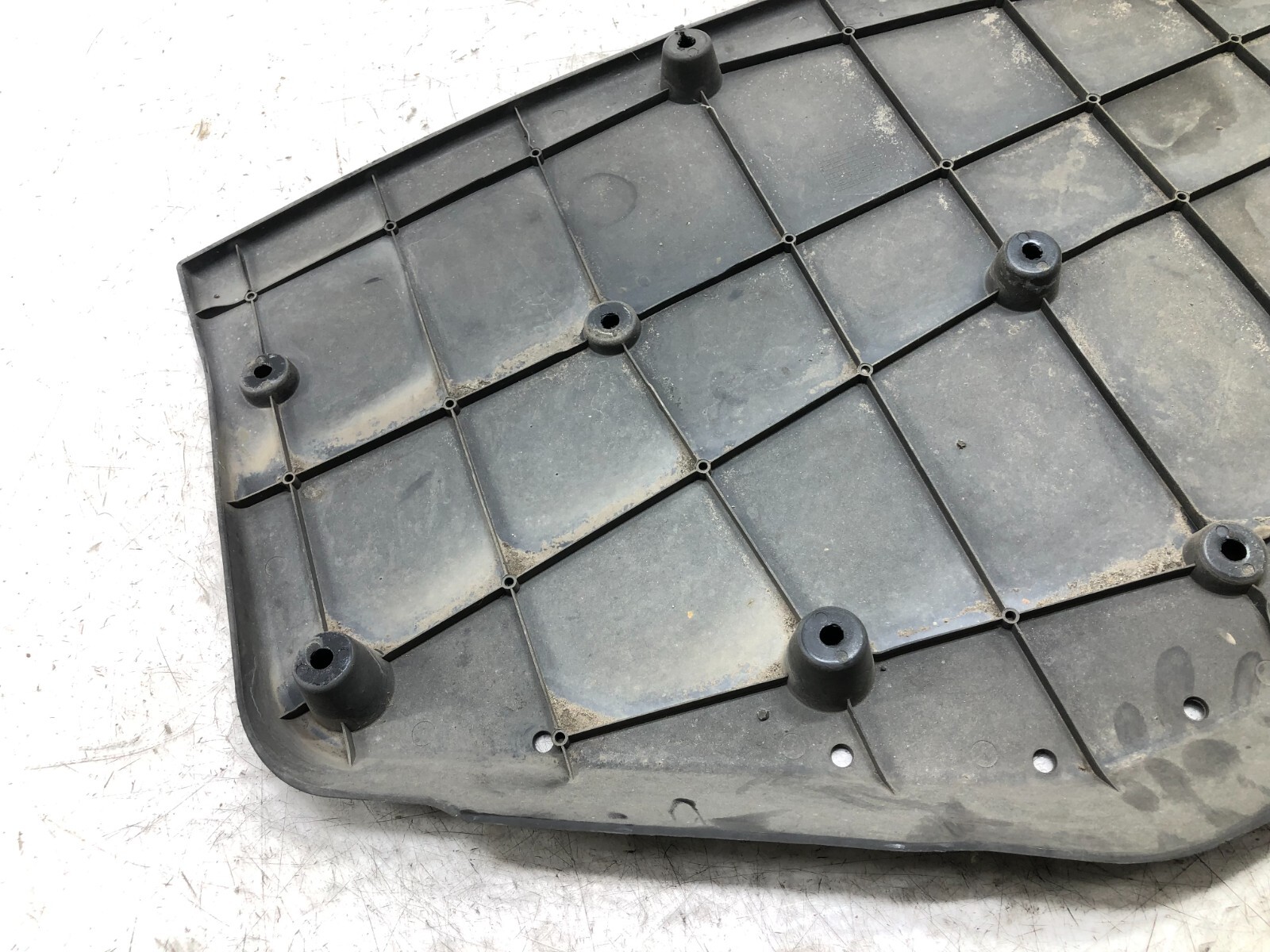 2014-2019 MASERATI GHIBLI SQ4 REAR UNDERBODY SPLASH SHIELD COVER PANEL OEM.