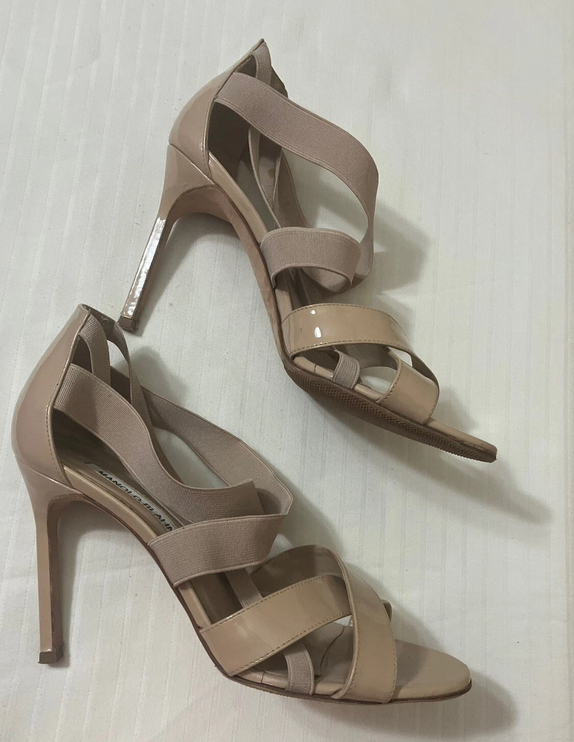 MBT Sandali beige con elastico e vernice Manolo Blahnik taglia 36 5 (EU)