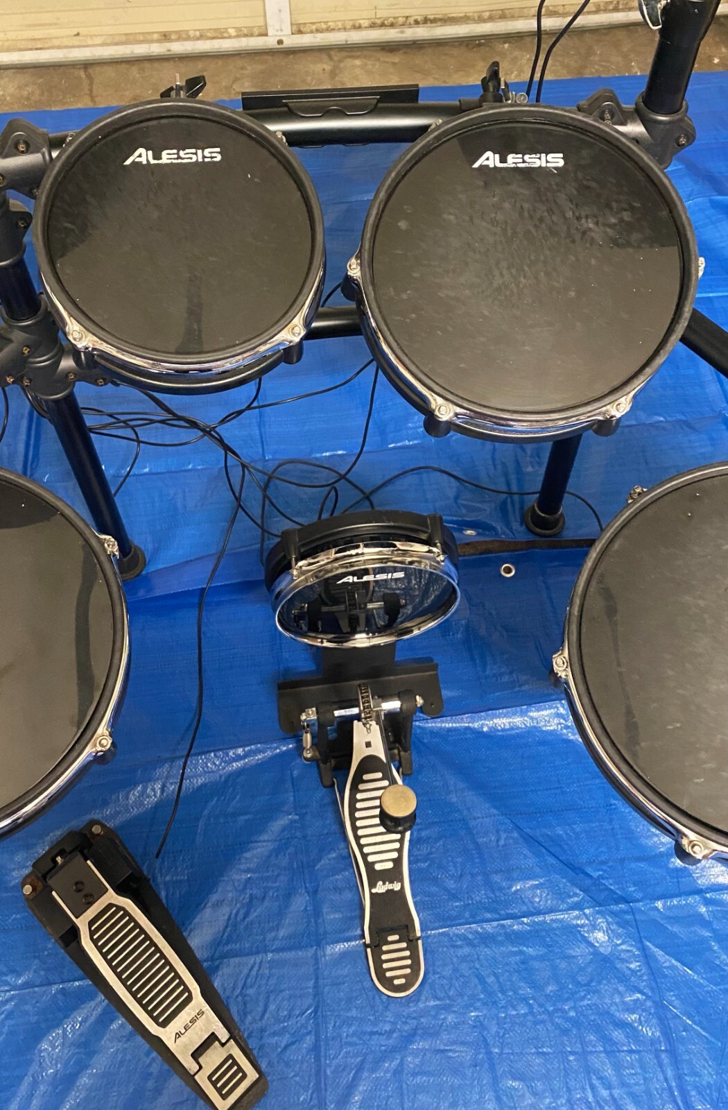 Alesis 5pcs DM8 Pro Drum Set with a Simons 50 watts Drum Monitor Fully