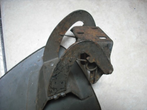 STANDARD VANGUARD PHASE 1 / 2 PETROL FUEL FLAP DOOR ? - Picture 4 of 4