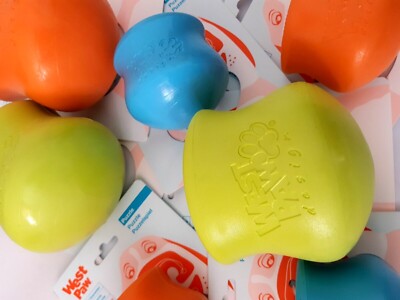 West Paw Toppl Treat Toy Futterspielzeug Zogoflex kleines Hundespielzeug S WP032