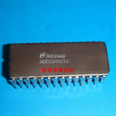 1pcs   ADC1241CIJ Self-Calibrating 12-Bit Plus Sign  -Co atible ADC CDIP28 #A6-2