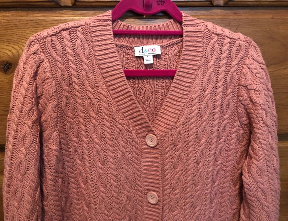 Denim & Co D & Co Talla Grande Cuello en V Tejido con Cable Túnica Cárdigan Suéter con Bolsillos Foto 3 de 4