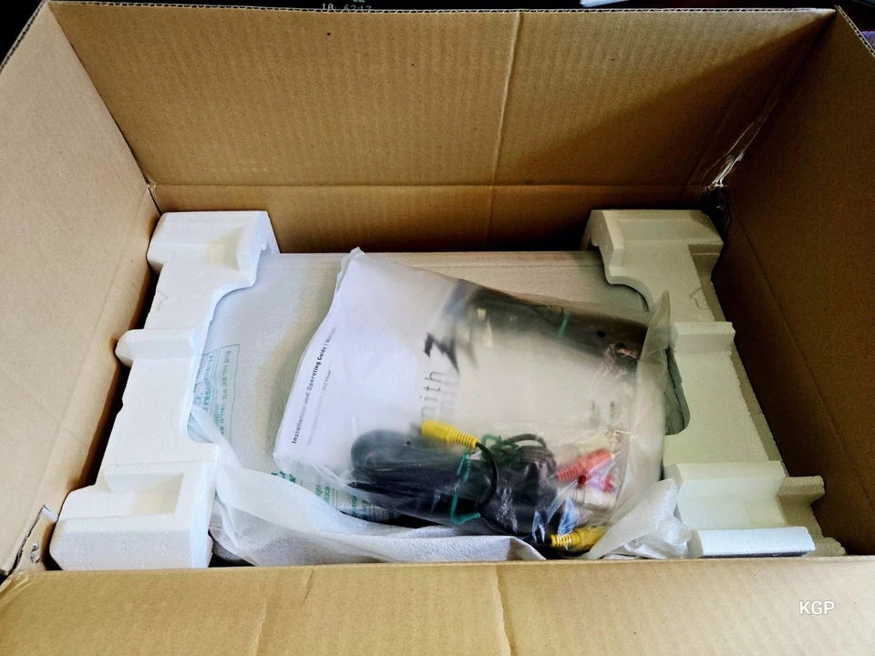 **NEW IN BOX**Zenith DVB412 Progressive Scan DVD Player. Manual,Cord,Remote incl - Image 3 of 4