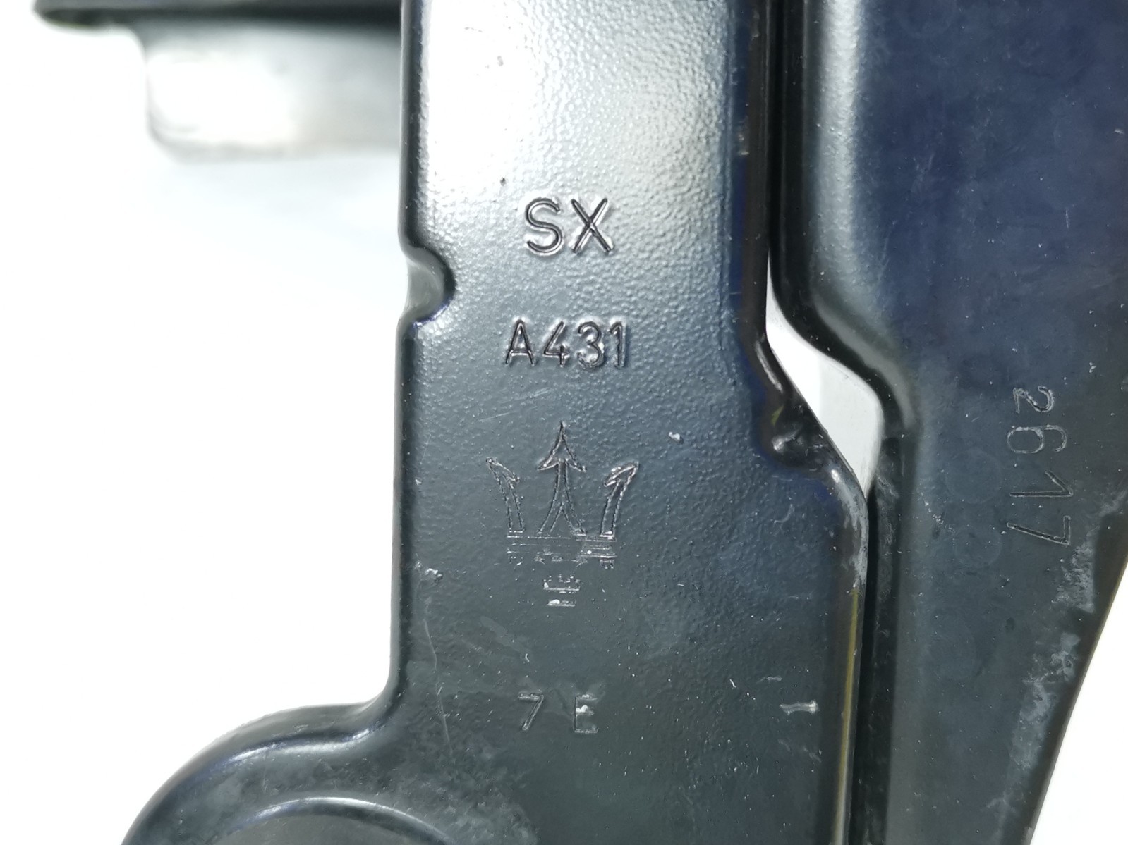 Maserati Levante 2018 AWD 3.0 L Front Left Radiator Bracket Mount OEM