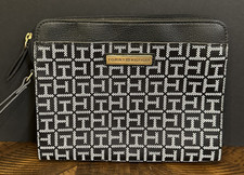 Tommy Hilfiger  Signature Slim Wristlet  Black