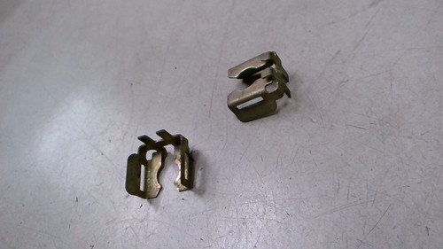 2X Halter Feder Klammer Einspritzdüse VW Polo Bj 2001 6 N/6 KV 2676270