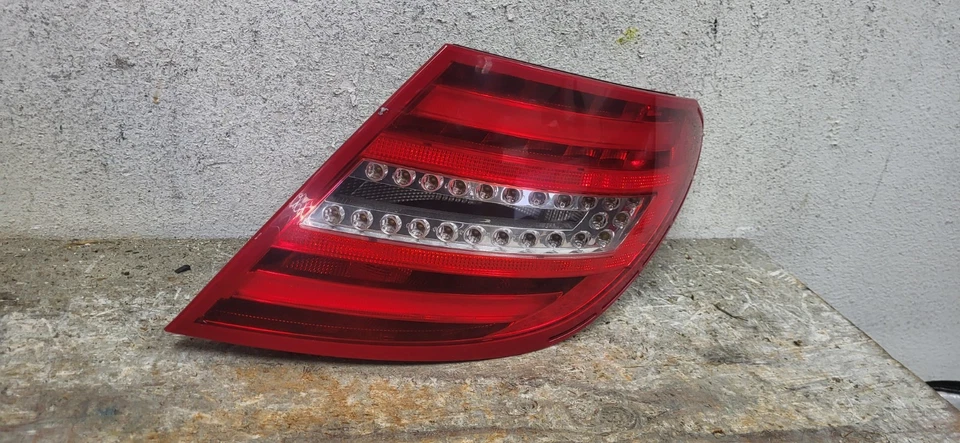 13 14 Mercedes Benz Clase C 2012 luz trasera lámpara lado pasajero LED fabricante original ►dc8847 Foto 2 de 4