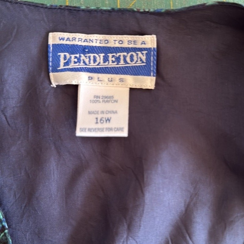 Pendleton Plus Women's Lined Button Front Rayon S… - image 3