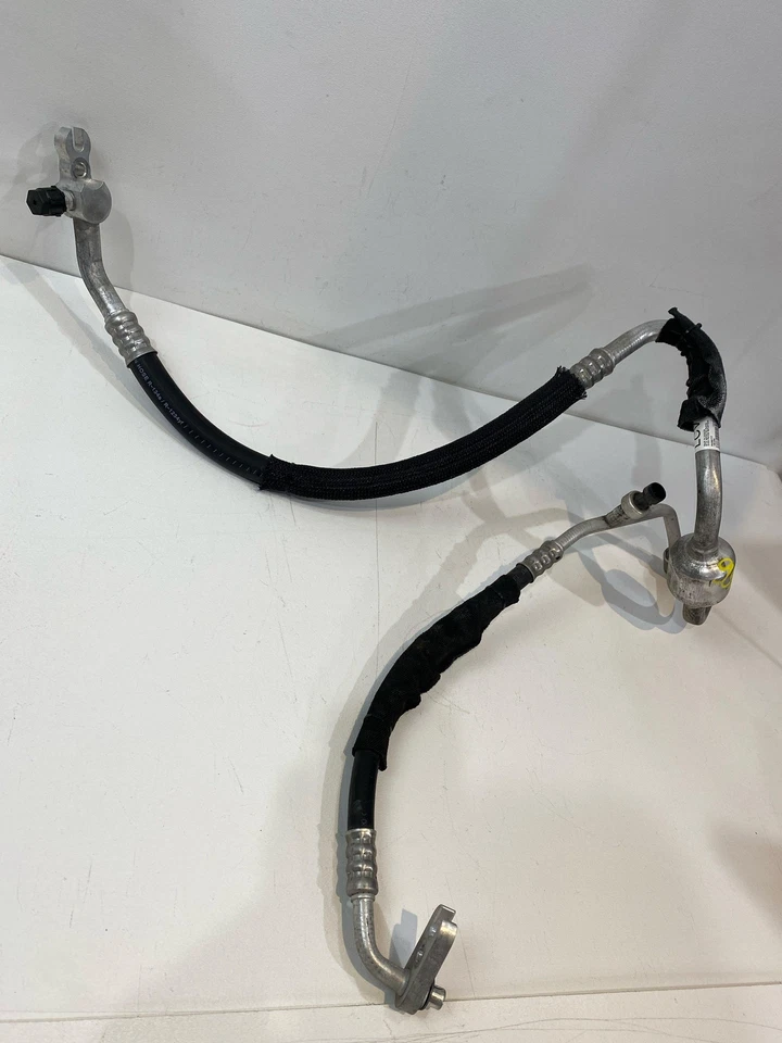 Manguera de succión de descarga de aire acondicionado 2,5 L Chevy Colorado 2017-2020 84069777 OEM Foto 2 de 4