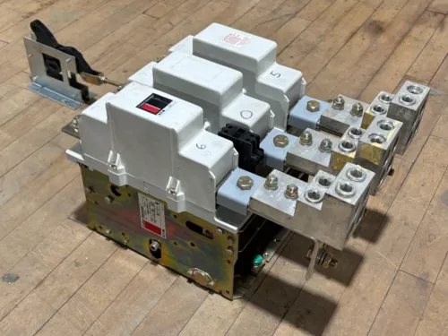 Cutler-Hammer C10JN3 Contactor 540A 460/575V 3P 3PH 400HP NEMA 6 Coil 110/120V