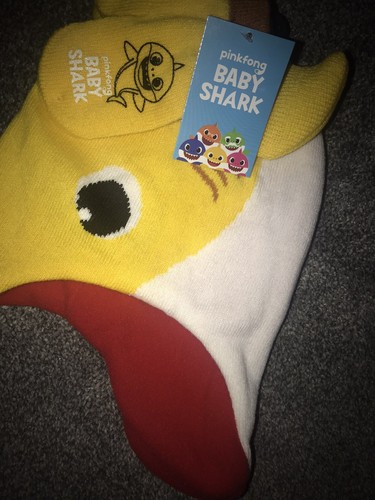 NWT PinkFong Baby Shark Cold Weather Toddler Beanie Knit Hat & Mittens 2 Pc Set - Picture 3 of 7
