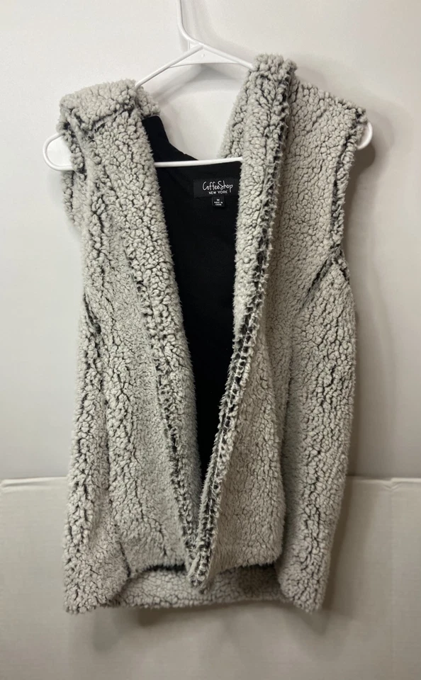 Chaleco Mujer Cafetería Sherpa Mediano Con Capucha Frente Abierto Negro Blanco Foto 2 de 4