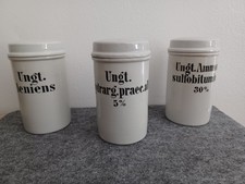3 alte Apothekergef&auml;&szlig;e mit Deckel Porzellan H&ouml;he 15cm Vintage Antik Glas
