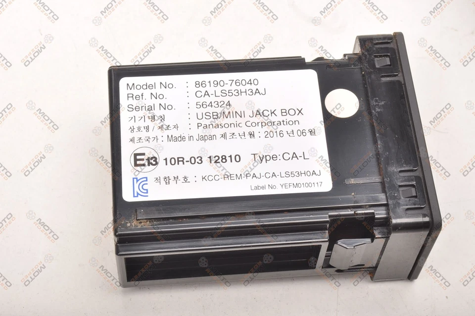 LEXUS CT 200h 1.8 16V 136PS USB Anschluss 86190-76040 - Bild 2 von 3