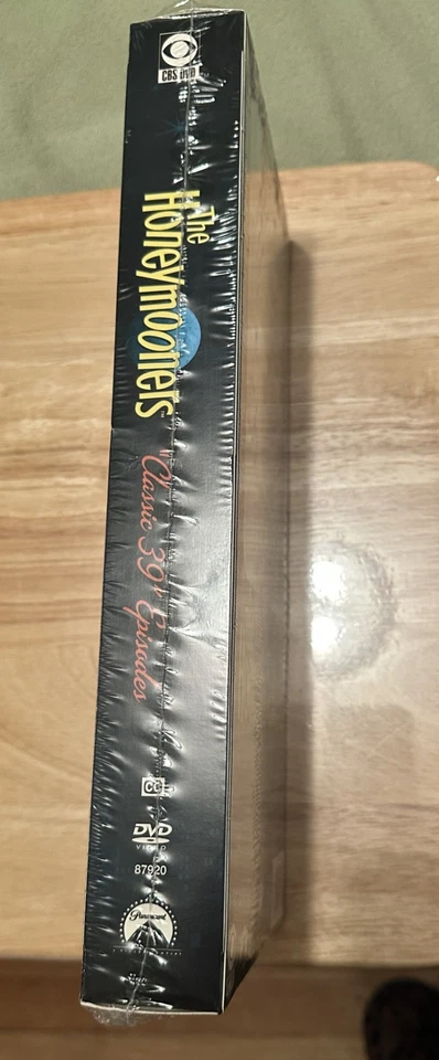 VTG The Honeymooners Classic 39 Episodes  VHS Jackie Gleason Carney SEALED NEW - Image 4 of 4