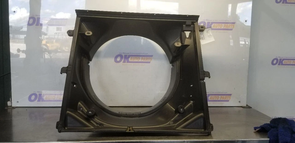 22 FORD F350 SUPER DUTY RADIATOR FAN SHROUD 6.2L - Image 4 of 4