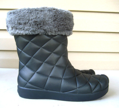Crocs womens Rain Boots Black  Size 7 MINT WORN ONCE