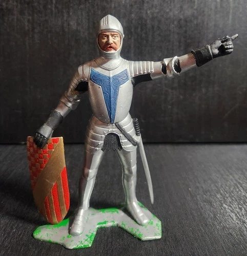 MARX VINTAGE 1964 KNIGHT FIGURE WITH SHIELD SWORD WARRIOR LARGE SIZE 6" PLASTIC