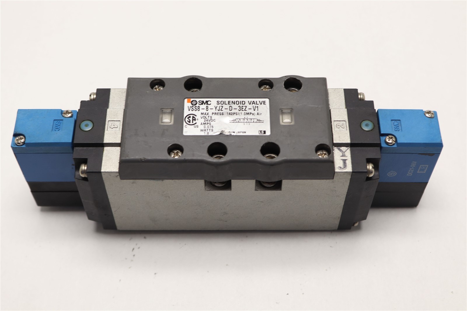 SMC SOLENOID VALVE MANIFOLD ASSEMBLY 24VDC 142PSI VSS8-8-YJZ-D-3EZ-V1
