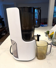 Hurom H-200 Slow Juicer 200W 120V White/Black w/ Juice & Pulp Containers