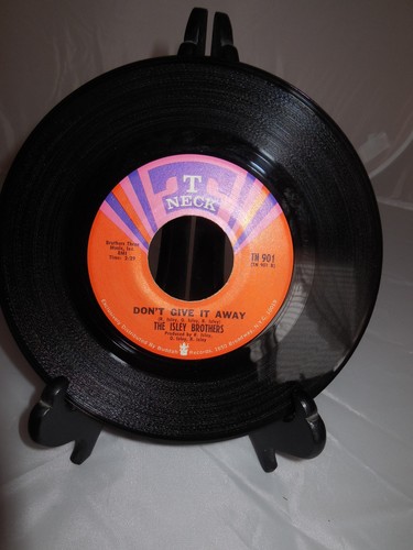 The Isley Brothers 45 Rpm Record Its Your Thing / Don't Give It Away - Picture 4 of 7