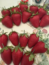 18PCS Plastic Artificial Red Strawberries Fake Lifelike Red, Green