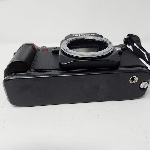 Nikon N2000 SLR 35mm Film Camera - Picture 4 of 4