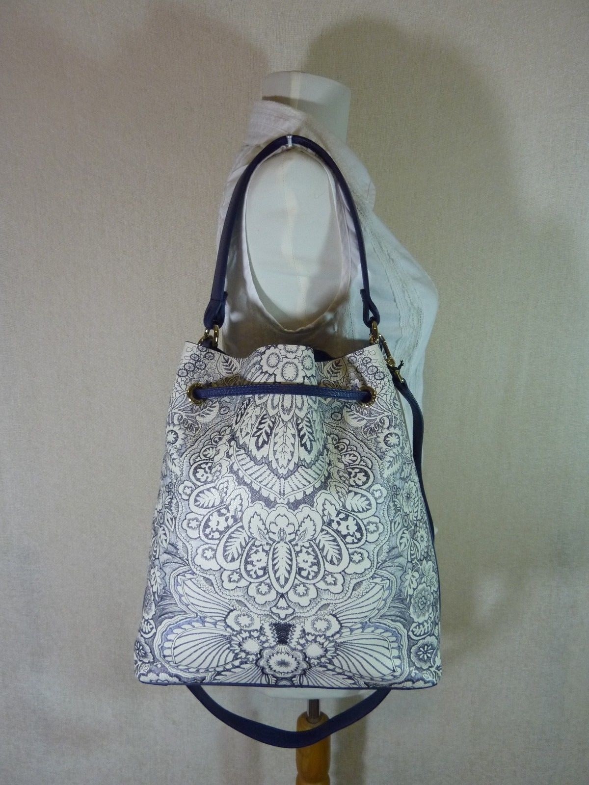 NEW FURLA Stacy Patterned Leather Bucket Tote/Crossbody Bag - Made in Italy image 5