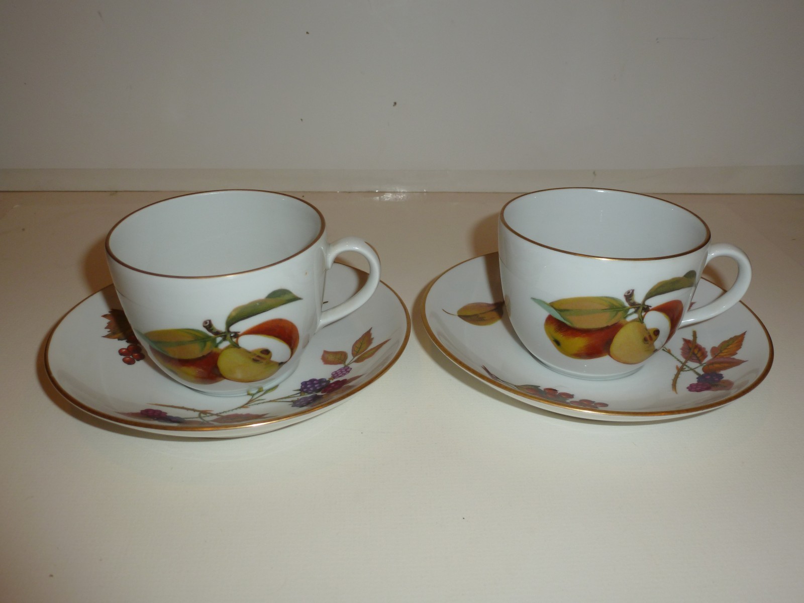 Royal Worcester Evesham Fruit & Berry Tea Set with Gold Trim  -image