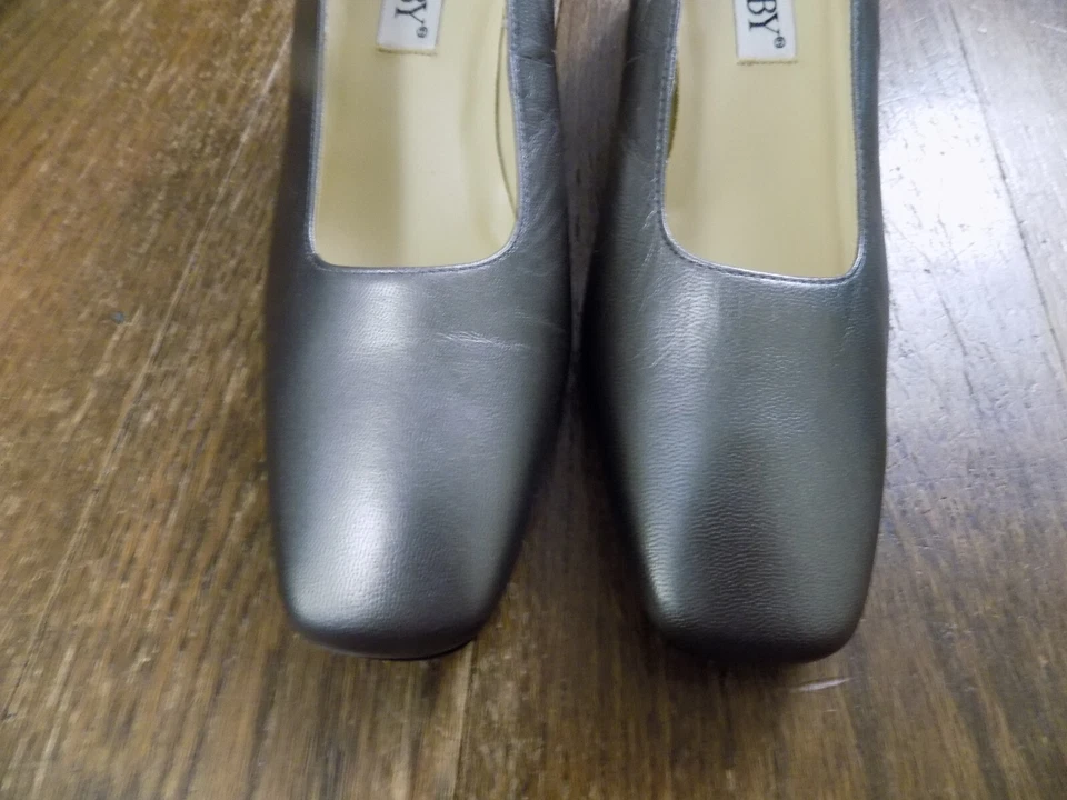 Vintage SAM & LIBBY low 2.5" Heels Pumps Metallic pewter Leather Classy EUC sz 9 - Image 3 of 4