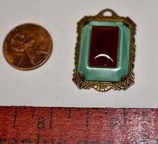 1 LARGE GREEN AND CARNELIAN GLASS OCTAGON PENDANT 23 x 33mm VINTAGE ELEMENTS