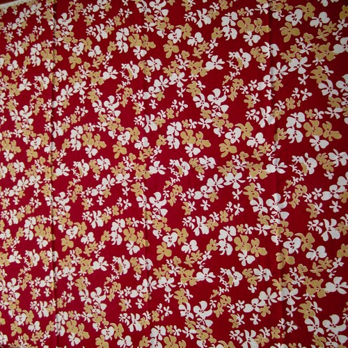 55cm x 85cm Vintage Cotton Crepe Sewing Fabric 1960s Retro Red Floral Brazilian - Picture 2 of 5