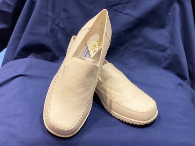 wide width nursing shoes