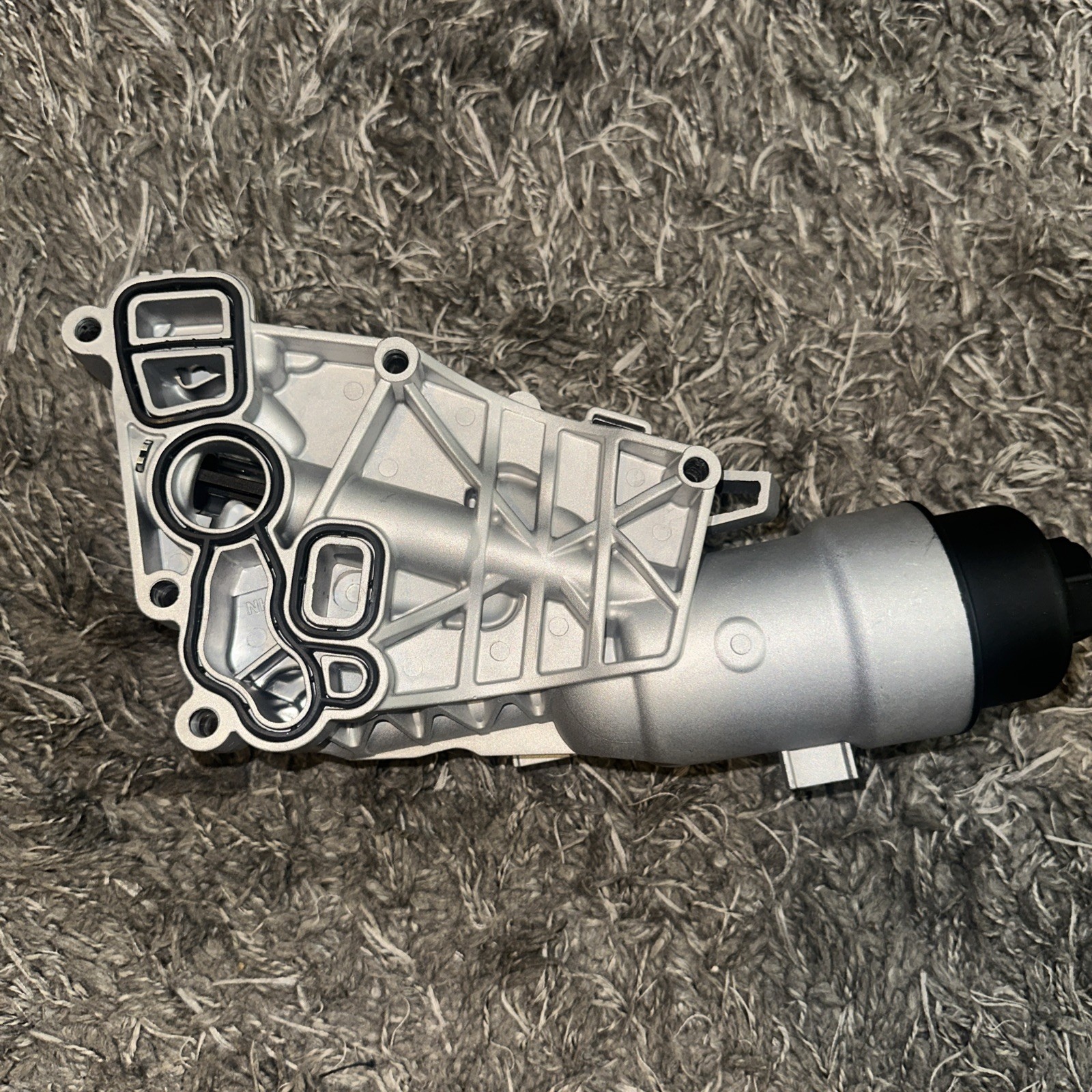 Aluminum Oil Cooler Filter Housing Assembly for Mini Cooper BMW i8 11428511391