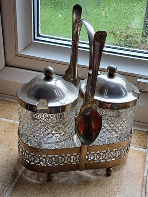 Vintage 50er Jahre Doppel Reims Frankreich Glas Töpfe mit Deckel und Löffel in Tragetablett