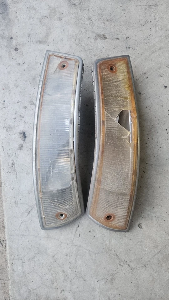 Par de luces intermitentes delanteras OEM Porsche 911 / 912 (lado izquierdo y derecho)  Foto 2 de 4