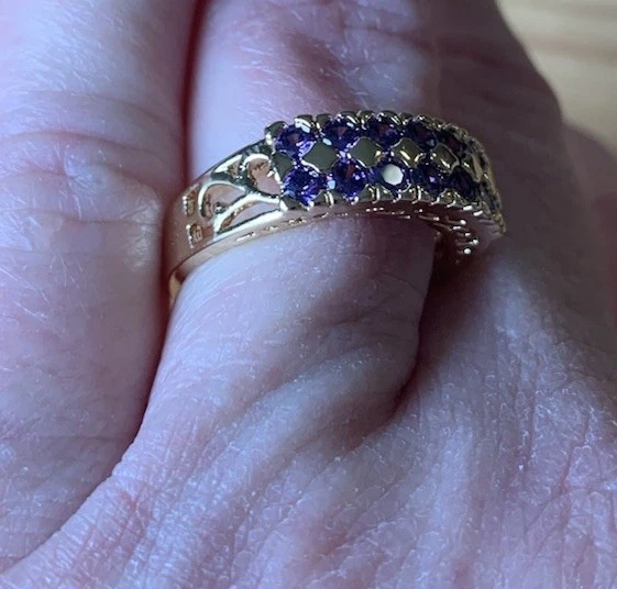 Nuevo Anillo Estilo Canal Doble Fila Amatistas Púrpura Relleno Oro 18k-Talla 8 Foto 3 de 4