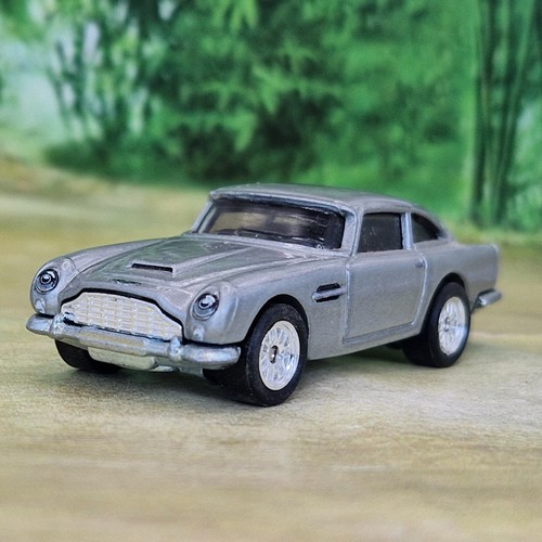 Hot Wheels '63 Aston Martin DB5 Real Rider Diecast Model 1/64 (5) Ex. Condition - Picture 6 of 6