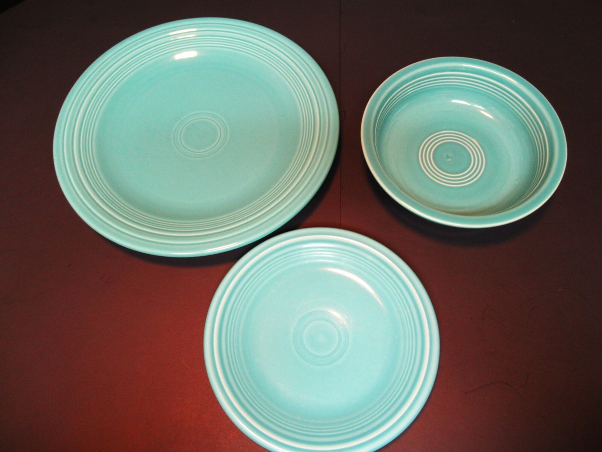 VINTAGE FIVE PIECE HOMER LAUGHLIN FIESTAWARE IN TURQUOISE VINTAGE FIVE PIECE HOMER LAUGHLIN FIESTAWARE IN TURQUOISE