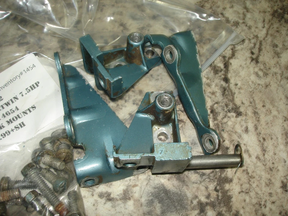 Evinrude fleetwin 7.5hp gas tank mounts   7512-14654    boat motor part bin 202  - Image 3 of 3