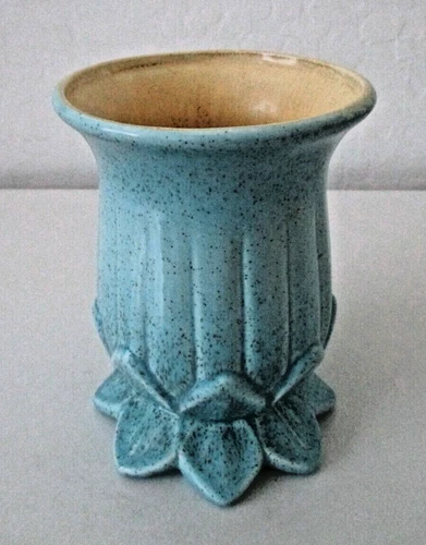 Classy REDWING USA Pottery Speckle Turquoise Vase M1439 Petal Design 6" Vtg AZ44