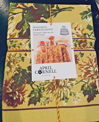 5 pc April Cornell ANTOINETTE Gold, Burgundy 70'' Round Tablecloth + Napkins Set