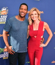 Erin Andrews In Company Of His Friend 5x7 Picture Celebrity Print