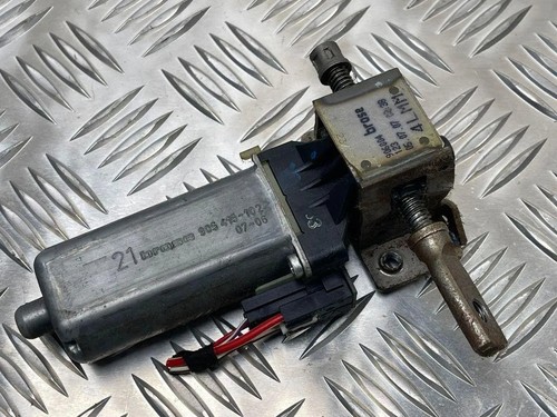 VW PASSAT B7 ALLTRACK 365 Sitzsteuerungsmotor vorne rechts 0390203218 31271876