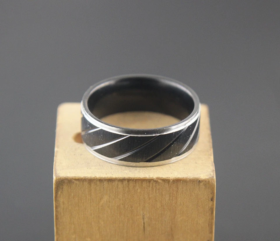 Lote a granel de 32 piezas de anillos de joyería de moda de acero inoxidable negro para hombre Foto 3 de 4